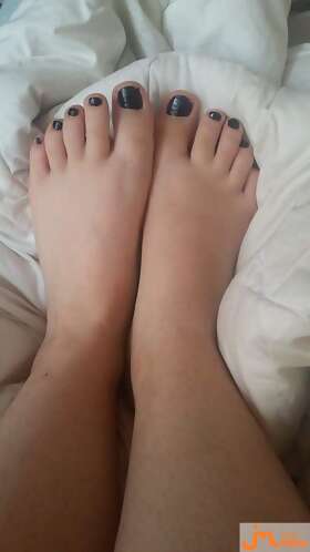 Photos de pieds : Petit pied hyper sexy de ma copine. 