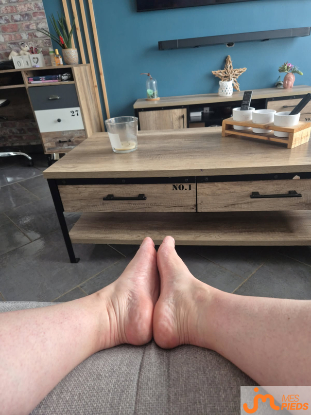 pieds de La meuf du HDF
