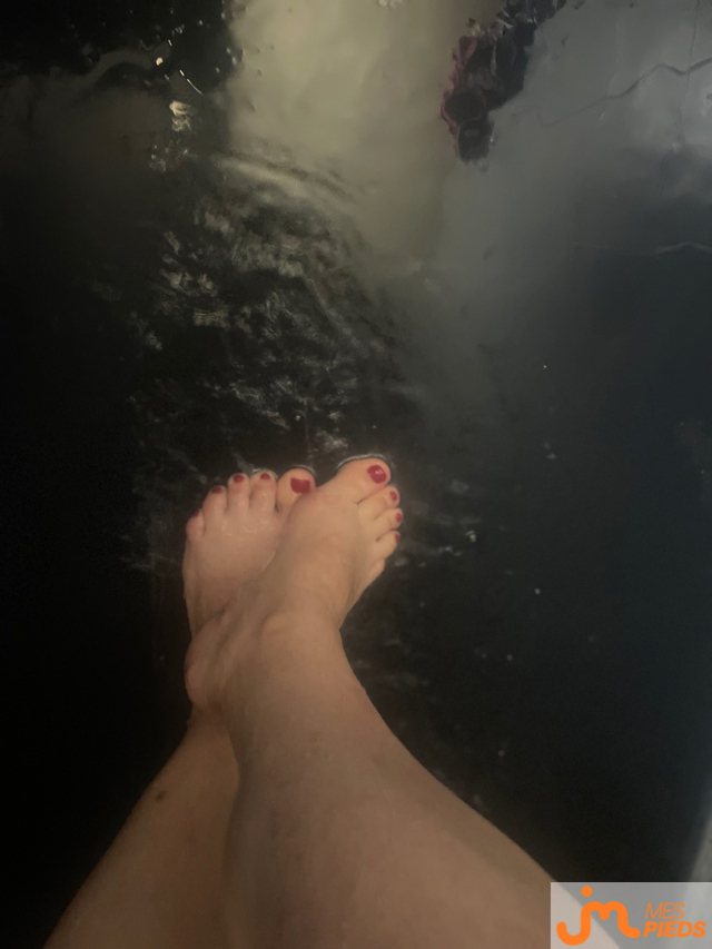 Photos de pieds : Mes pieds sous la douche 