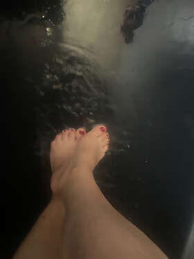 Photos de pieds : Mes pieds sous la douche 