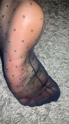 Photos de pieds : Une Premier ici 