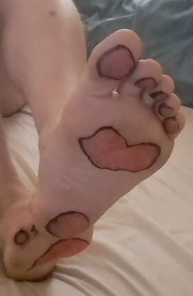 Photos de pieds : Je me suis amus&eacute; &agrave; dessiner sur mes pieds