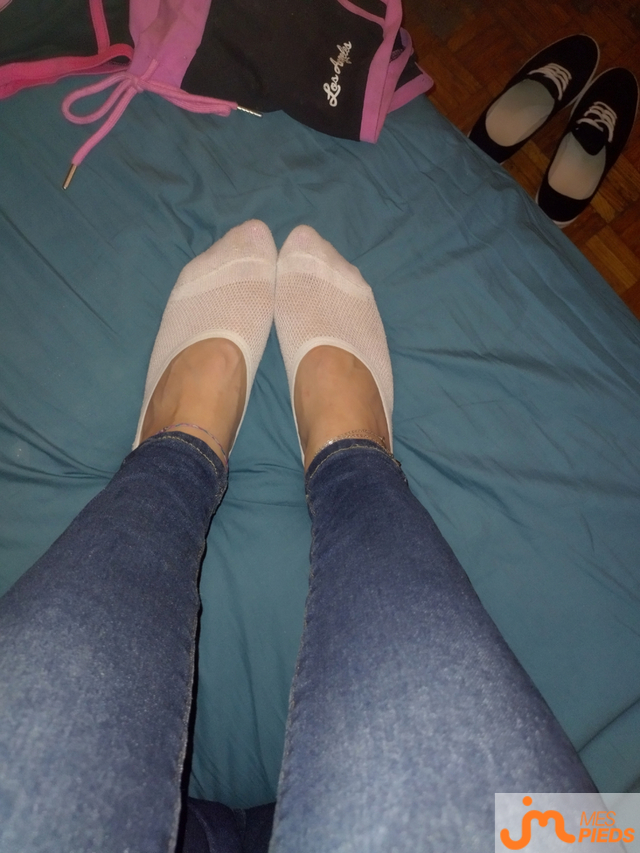 Photos de pieds : Mes ptits pieds en ptites socquettes 😋