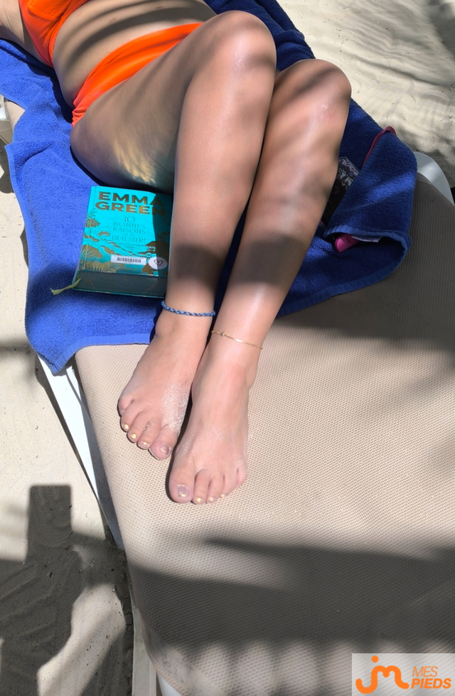 Photos de pieds : Le retour de Mme 