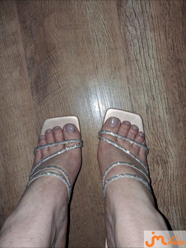 Photos de pieds : 1er album