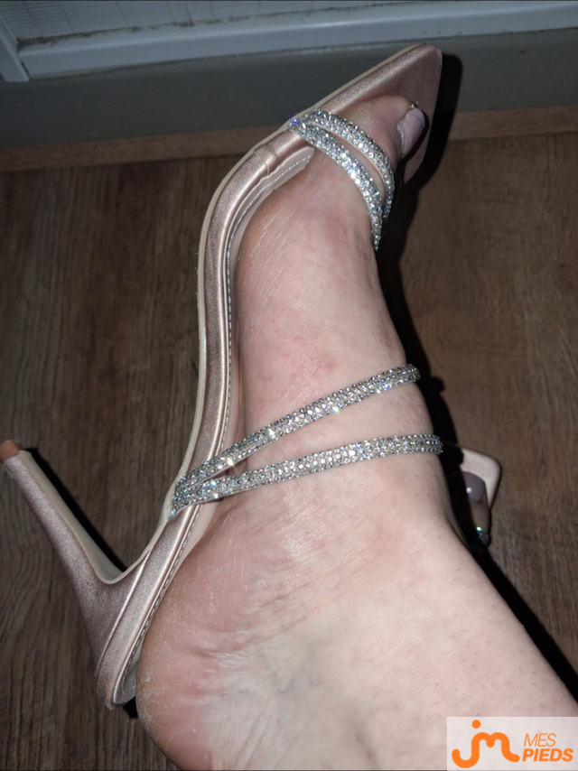 pieds de mec travesti 