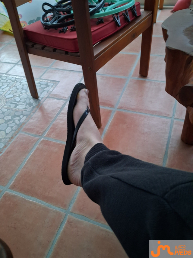 pieds de mec travesti 