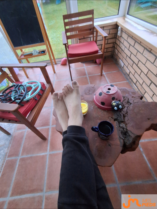 pieds de mec travesti 