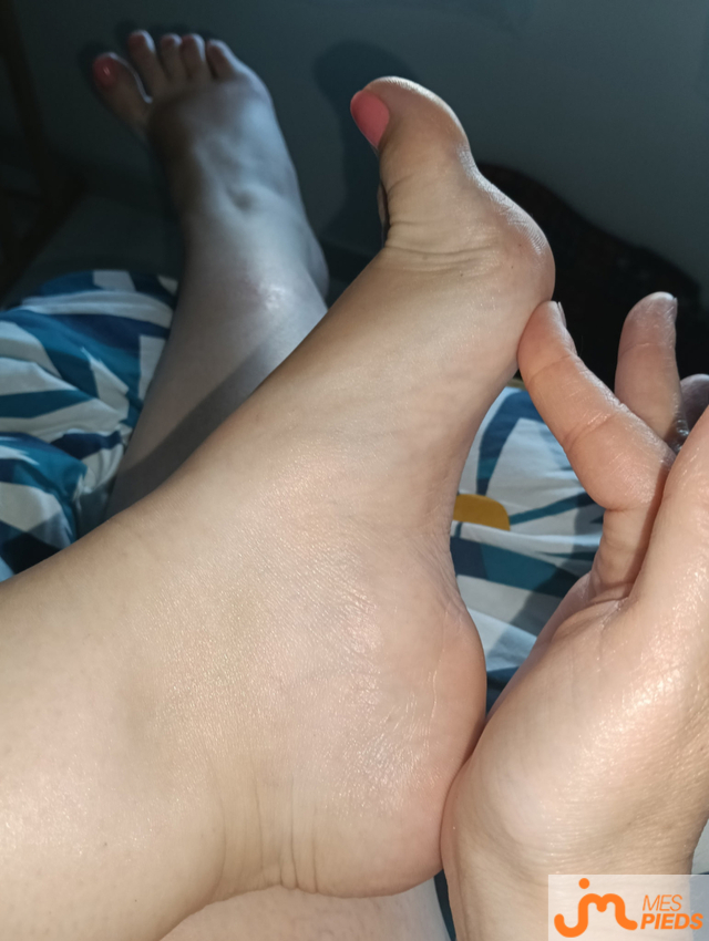 Photos de pieds : Le soin des pieds de Madame