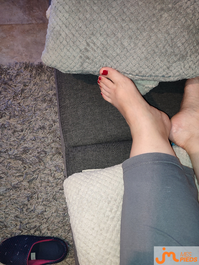 Photos de pieds : Les pieds de ma Poulette 45 ans.