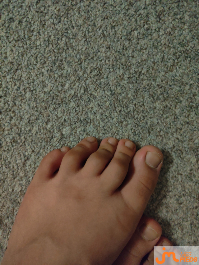 Photos de pieds : 1er album