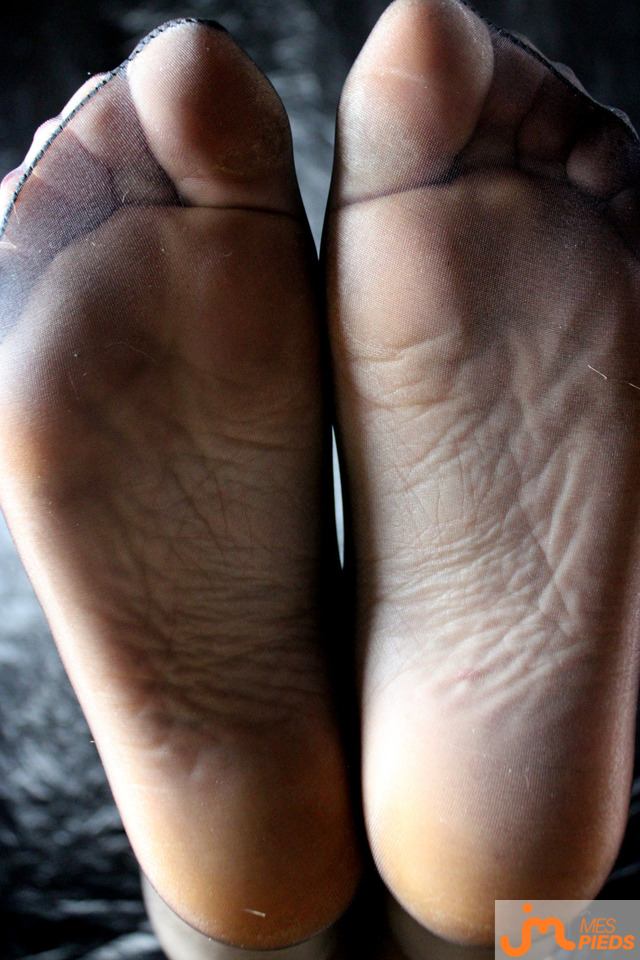 Photos de pieds : Mes pieds dans mes collants soyeux