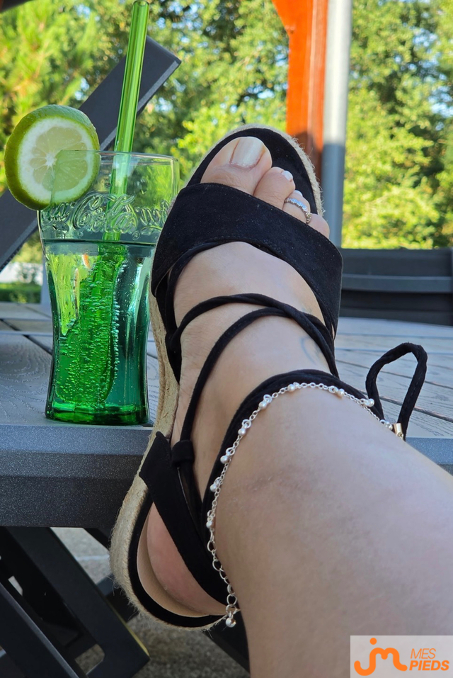 Photos de pieds : Talons compens&eacute;s 
